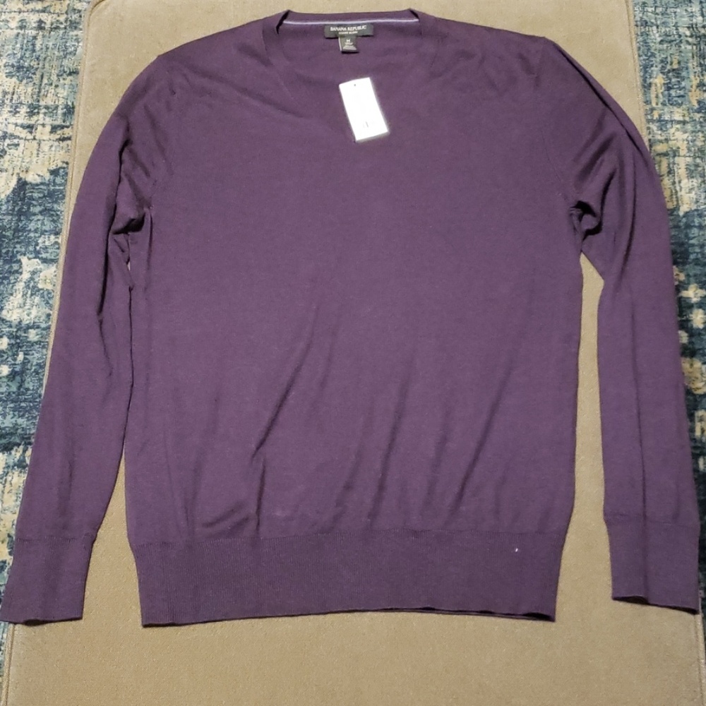 Men's v neck sweater